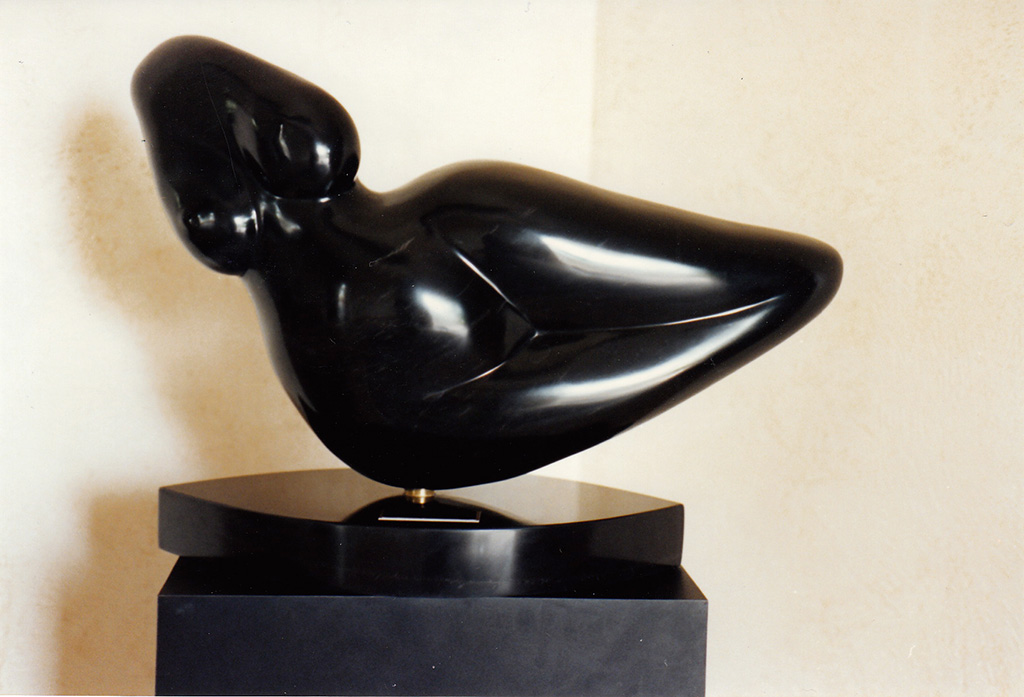 A sculpture of a body lying sideways